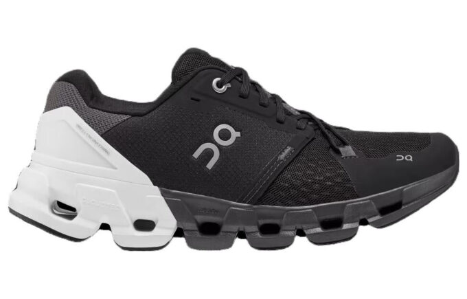 Cloudflyer 4 „Black White”