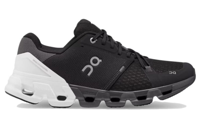 Cloudflyer 4 „Black White”