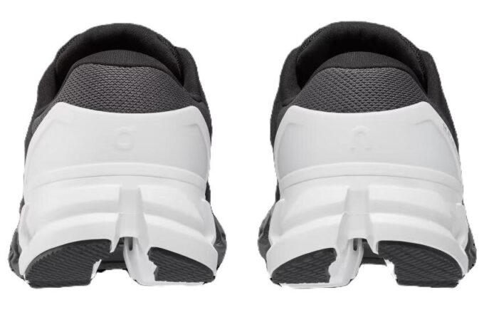 Cloudflyer 4 „Black White”