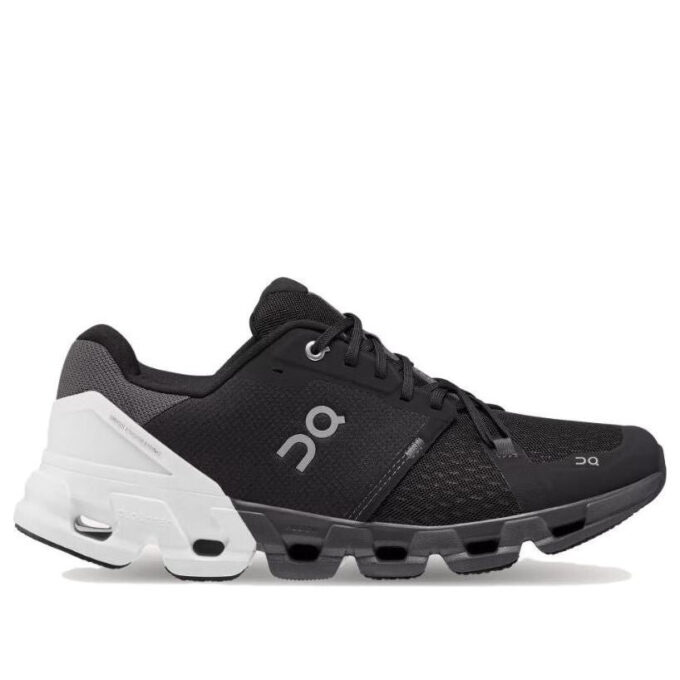 Cloudflyer 4 Wide „Black White”