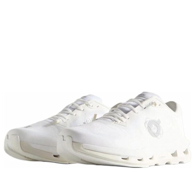 On Running x Kith Cloudzone „White Ice”