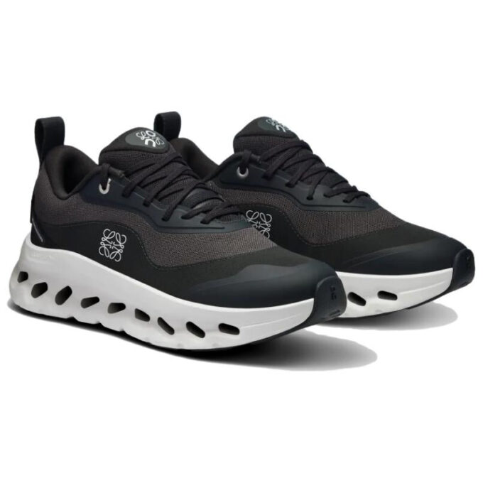 On Running x LOEWE Cloudtilt 2 „Black”