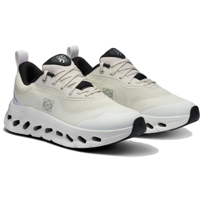 On Running x LOEWE Cloudtilt 2 „Sand White”