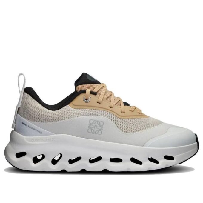 On Running x LOEWE Cloudtilt 2 „Tan White”