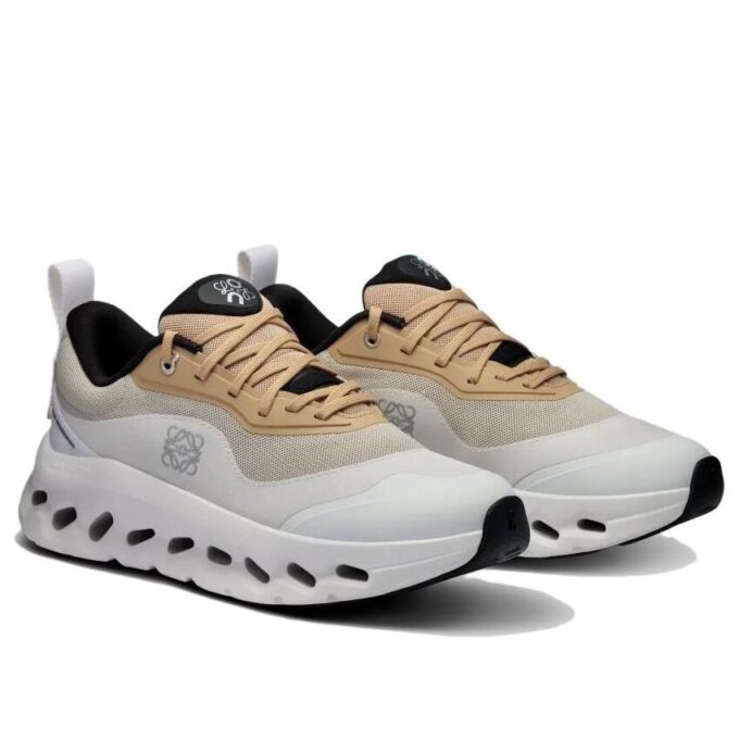 On Running x LOEWE Cloudtilt 2 „Tan White”