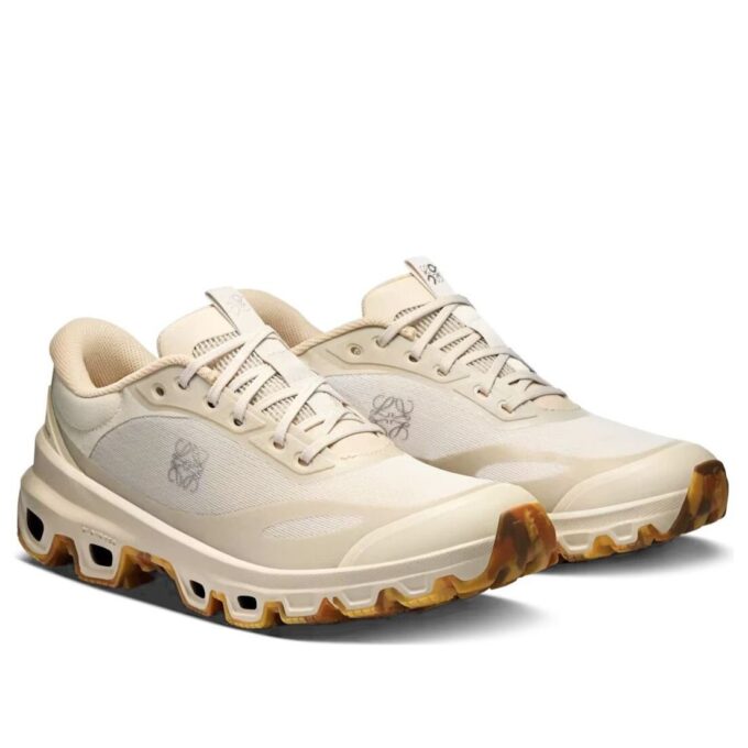 On Running x LOEWE Cloudventure 2 „Sand”