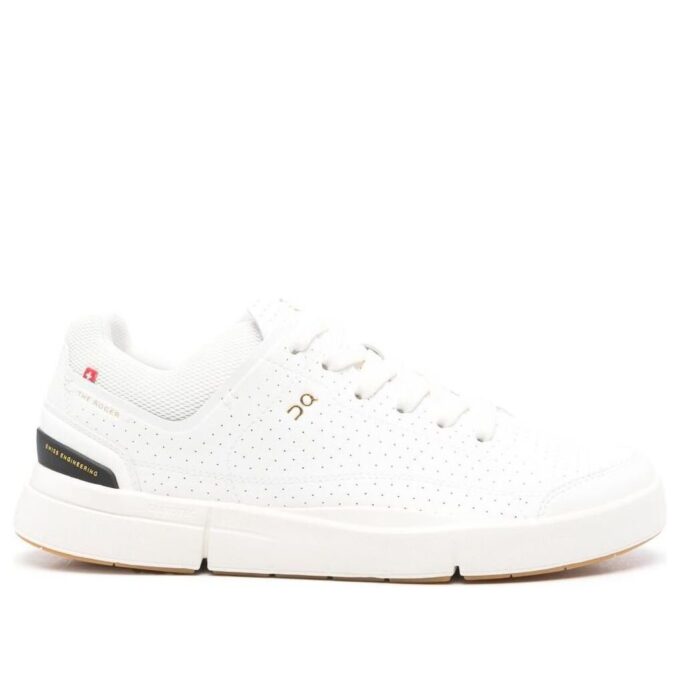 The Roger Centre Court „White Black”