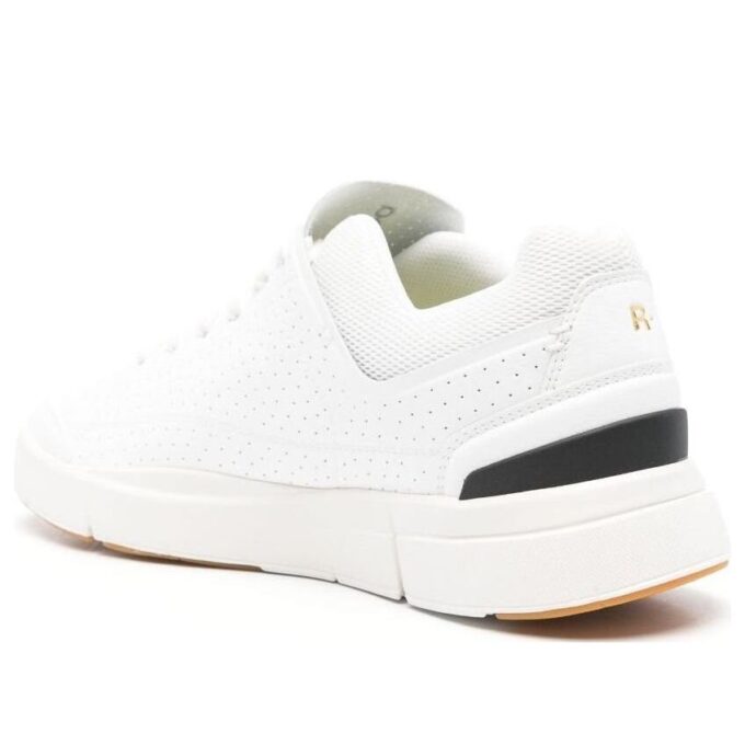 The Roger Centre Court „White Black”